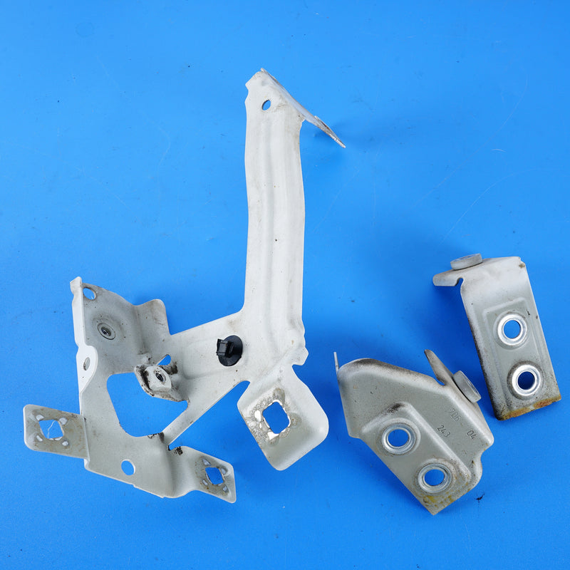 16-19 OEM BMW Front Right White Fender Bracket Set 7 Series 7413402 G12