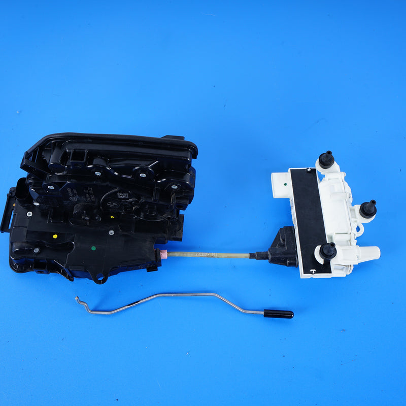 16-22 OEM BMW Front Right Soft Closing Door Lock 7 Series 5A36EA2 G12