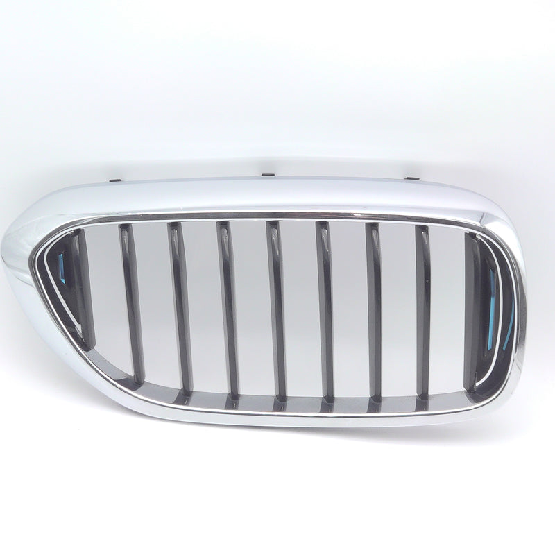 18-20 OEM BMW Front Right Grill Passenger w/Blue Accents for 530e 7473702 G30